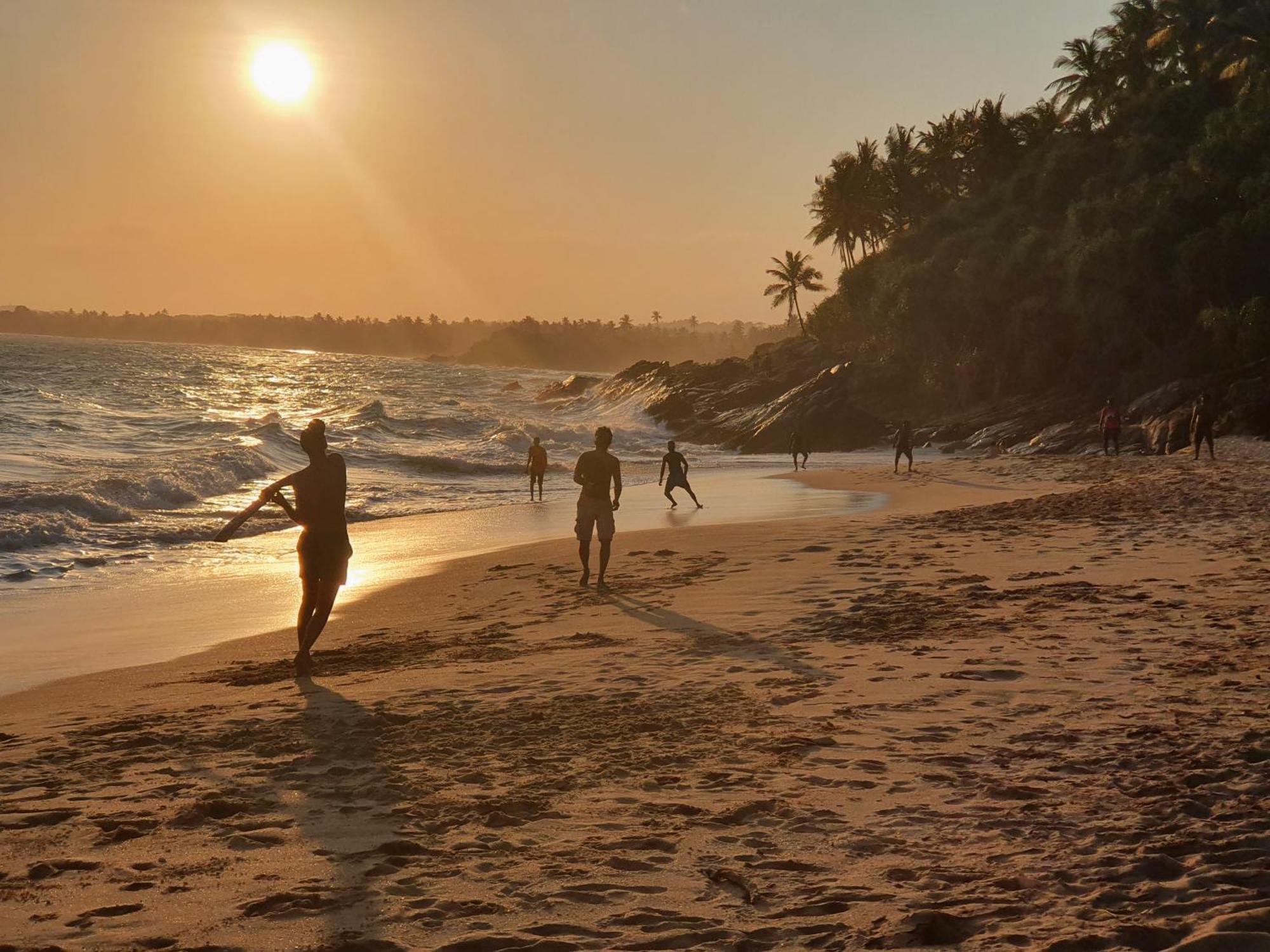 Into The Blue - Yoga Included & Walk To 3 Beaches Tangalle Buitenkant foto